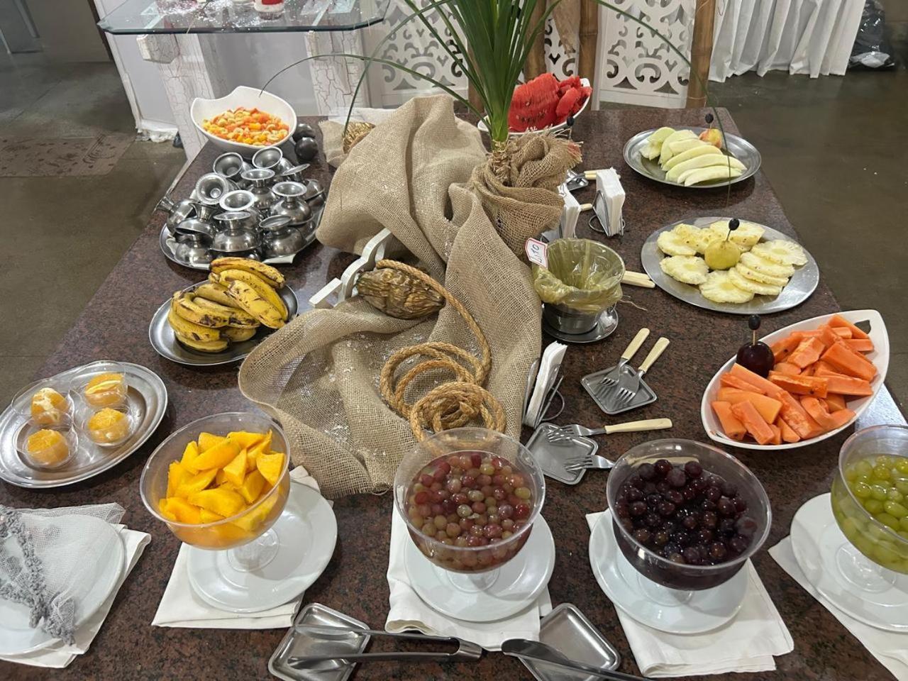 Vitoria Garden Hotel อากวัสจิลิงดอยา ภายนอก รูปภาพ